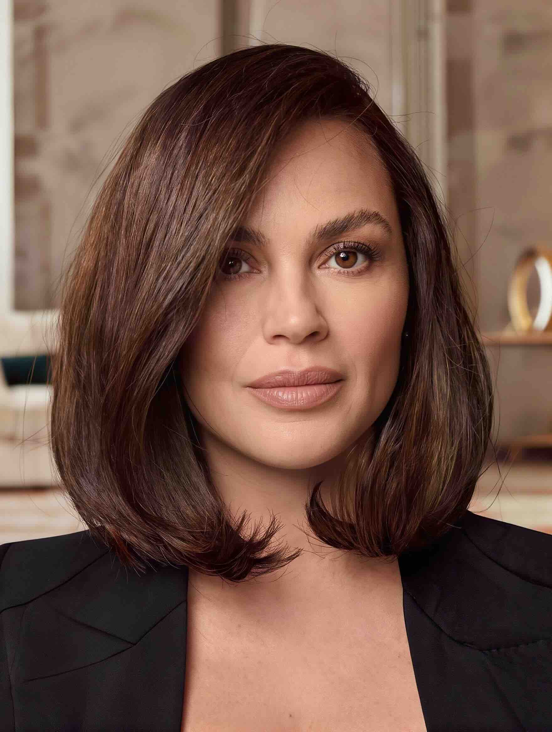 Long bob haircut below the chin for a plus-size woman over 40